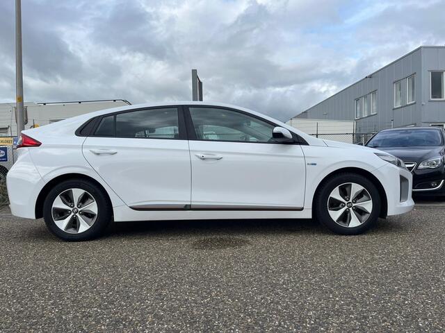 Hyundai IONIQ Comfort EV | Adap. Cruise Control | Carplay | Camera | Infinity geluidsysteem | Elek. Verstelbare Spiegels
