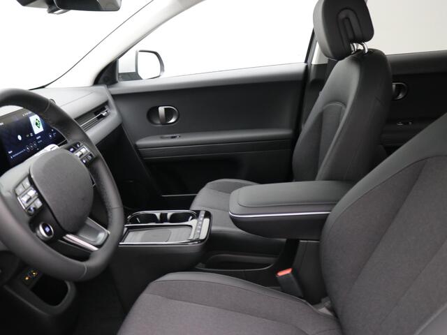 Hyundai IONIQ 5 Long Range Pure Edition 84 kWh / / Nieuw direct leverbaar / 3-fase / Navigatie / Perkeersensoren / 100% SoH / 5 jaar Fabrieksgarantie / 8 Jaar accu garantie /