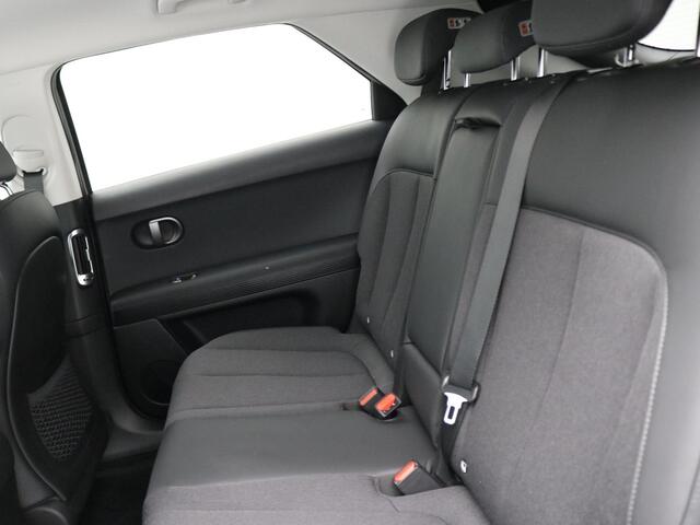 Hyundai IONIQ 5 Long Range Pure Edition 84 kWh / / Nieuw direct leverbaar / 3-fase / Navigatie / Perkeersensoren / 100% SoH / 5 jaar Fabrieksgarantie / 8 Jaar accu garantie /