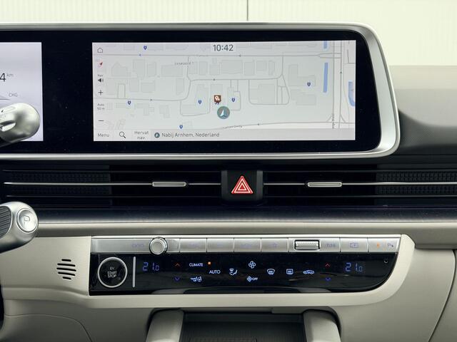Hyundai IONIQ 6 Connect 77.4 kWh / SOH 100% / Fabrieksgarantie tot 11-2028 / Wit Leder / 20 Inch All Season / Stoelverkoeling / Stoelverwarming Voor + Achter / Stuurverwarming / Elek. Bedienbare Bestuurdersstoel /