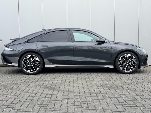 Hyundai IONIQ 6 Connect 77.4 kWh / SOH 100% / Fabrieksgarantie tot 11-2028 / Wit Leder / 20 Inch All Season / Stoelverkoeling / Stoelverwarming Voor + Achter / Stuurverwarming / Elek. Bedienbare Bestuurdersstoel /