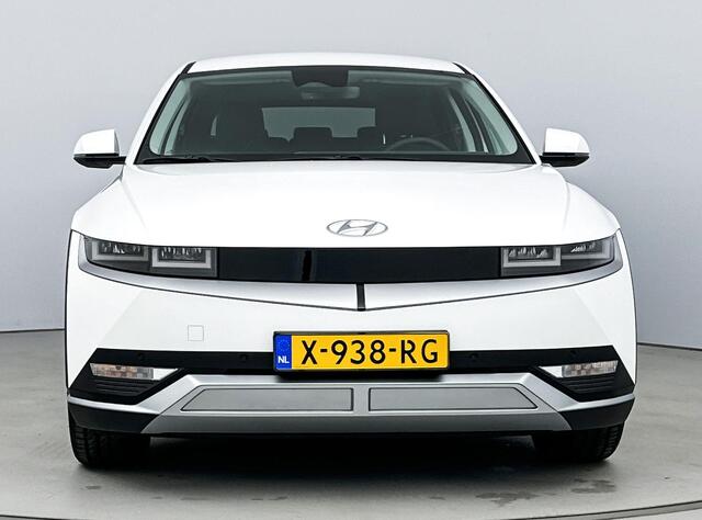 Hyundai IONIQ 5 CONNECT+ 58 kWh | LEDER | SOH 98.4% | NAVI | CAMERA | ELEKTR. STOELEN | APPLE CARPLAY & ANDROID | WARMTEPOMP | STOEL & STUURVERWARMING | FABRIEKSGARANTIE GELDIG T/M 1-2029! |
