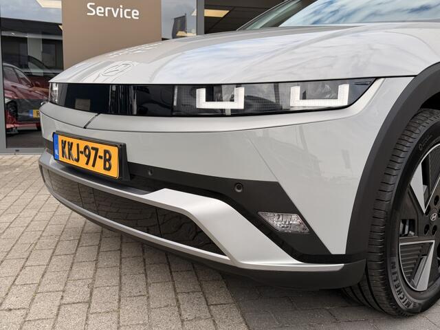 Hyundai IONIQ 5 Long range Pure Edition 84 kWh | Direct leverbaar | Leder/stof |