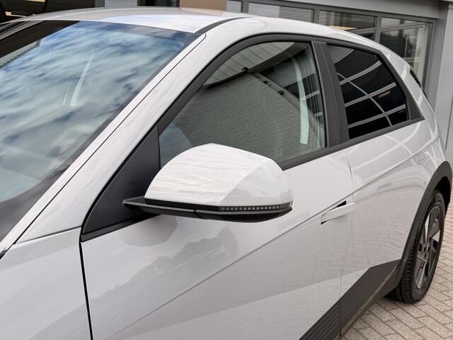 Hyundai IONIQ 5 Long range Pure Edition 84 kWh | Direct leverbaar | Leder/stof |