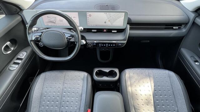 Hyundai IONIQ 5 Connect 77.4 kWh / Dealer onderhouden / Accu SoH 100% / 1.600 kg afn. Trekhaak / Navigatie / Stuur-, stoel- & achterbankverwarming / Apple Carplay Android / 19" LM wielen & All Season banden /