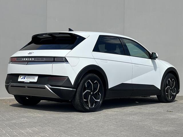 Hyundai IONIQ 5 Connect 77.4 kWh / Dealer onderhouden / Accu SoH 100% / 1.600 kg afn. Trekhaak / Navigatie / Stuur-, stoel- & achterbankverwarming / Apple Carplay Android / 19" LM wielen & All Season banden /