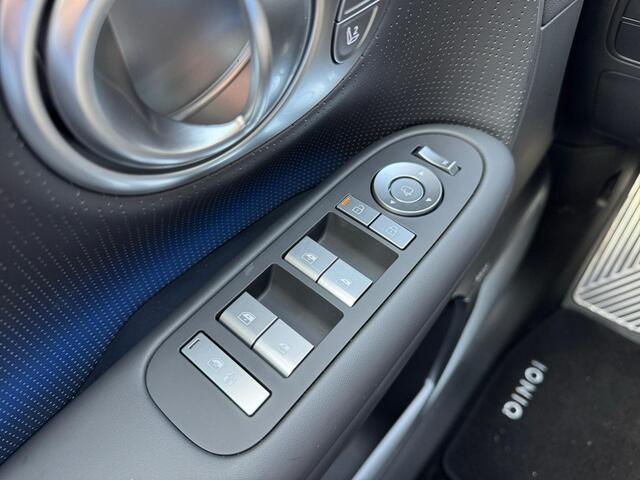 Hyundai IONIQ 9 Lounge AWD+ 110.3kWh 428pk | 7-PERSOONS | SCHUIF/KANTELDAK | ULTRAVIOLET CLEANING | 2.500KG TREKGEW. (GEREMD) |