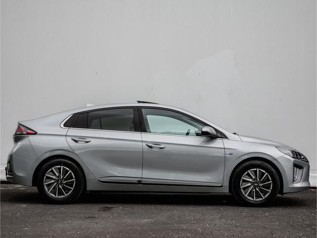 Hyundai IONIQ Premium EV 38 kWh Warmtepomp/ Trekhaak/ Lederen int./ Stoelventilatie/ schuifdak/ Camera
