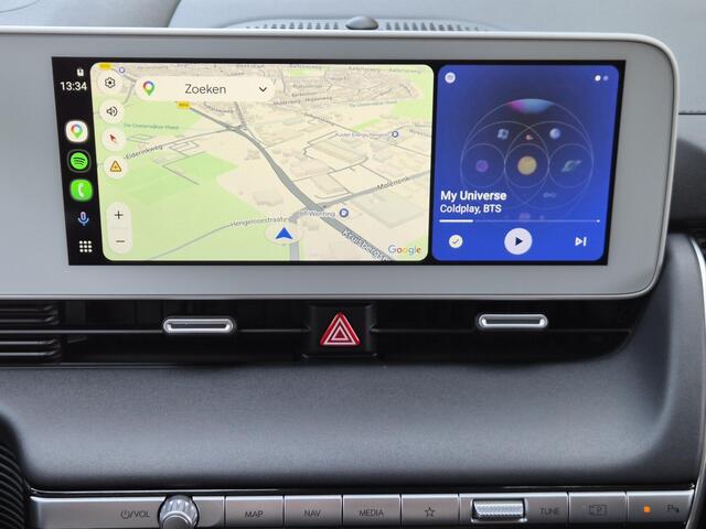 Hyundai IONIQ 5 Lounge 73kWh / SOH 100% / SOLAR dak / Fabrieksgarantie tot 05-2027 / Dealer onderhouden / Head Up Display / CCS snelladen / Warmtepomp / Trekgewicht 1600 kg / Stuur- Stoel & Achterbank verwarming / Rondomzicht camera / Bose Audio Systeem /
