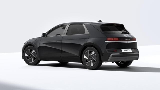 Hyundai IONIQ 5 Standard Range Pure Edition 63 kWh / ¤2000,- Voordeel / Stoelverwarming Voor + Achter / Stuurverwarming / BOSE Audio / Achteruitrijcamera / Elek. Achterklep / LED Verlichting /