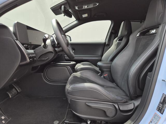 Hyundai IONIQ 5 N AWD 84 kWh / SOH 100% / Fabrieksgarantie tot 02-2030 / All season banden / CCS snelladen / WLTP bereik 448 km bereik stad 589 km / Stuur- Stoel & Achterbank verwarming / Warmtepomp / Elektrische achterklep / Stoelventilatie / Bose Audio Systeem / Rond
