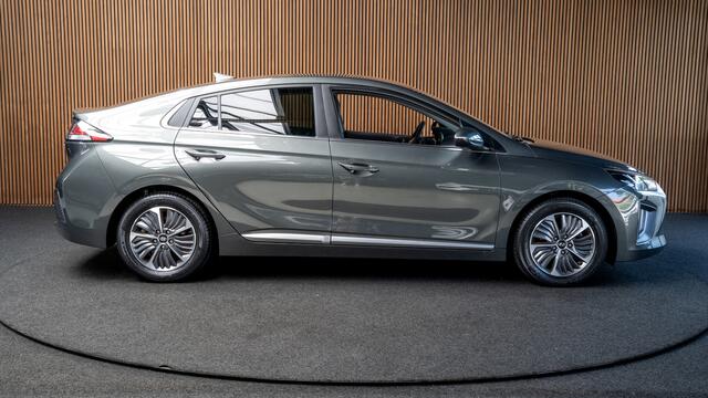 Hyundai IONIQ 1.6 GDi PHEV Navi Leer Camera Infinity Climate Stoelventilatie Stoelverwarming voor & achter Memory seats Stuurverwarming PDC LM velgen BTW auto! Parking Assistant