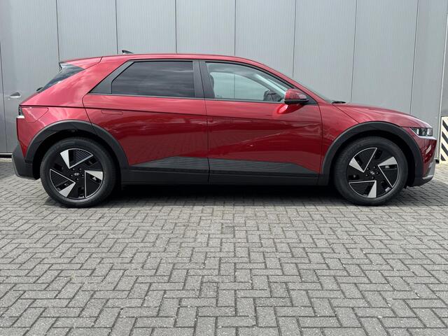 Hyundai IONIQ 5 Long Range Pure Edition 84 kWh / Nu incl. ¤ 2.000,- korting voor ¤ 46.901,- rijklaar /