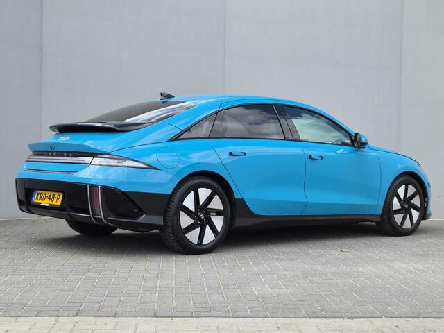 Hyundai IONIQ 6 Connect 53 kWh / SOH 100% / warmtepomp / Dealer onderhouden / Fabrieksgarantie tot 08-2028 / CCS snelladen / All season banden / Head Up Display / WLTP bereik 429 km bereik stad 589 km / Achteruitrijcamera / Apple Carplay Android Auto /