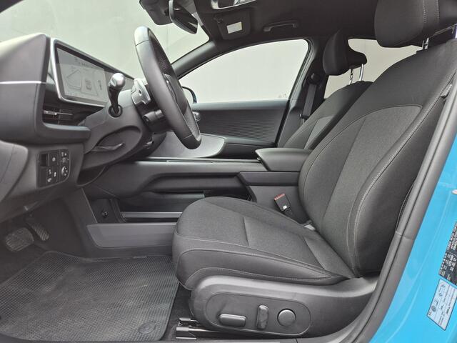 Hyundai IONIQ 6 Connect 53 kWh / SOH 100% / warmtepomp / Dealer onderhouden / Fabrieksgarantie tot 08-2028 / CCS snelladen / All season banden / Head Up Display / WLTP bereik 429 km bereik stad 589 km / Achteruitrijcamera / Apple Carplay Android Auto /