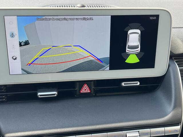 Hyundai IONIQ 5 Connect 77.4 kWh / Dealer onderhouden / Accu SoH 97% / Fabrieksgarantie tot 04-2028 / Afn. Trekhaak 1.600 kg / Navi / Apple Carplay Android / Elektrische stoelen / Stuur-, stoel- & achterbankverwarming / 19" LM wielen & All Season banden /