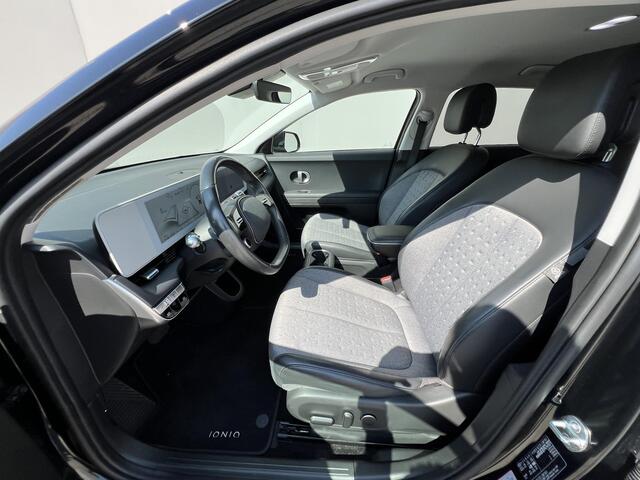 Hyundai IONIQ 5 Connect 77.4 kWh / Dealer onderhouden / Accu SoH 97% / Fabrieksgarantie tot 04-2028 / Afn. Trekhaak 1.600 kg / Navi / Apple Carplay Android / Elektrische stoelen / Stuur-, stoel- & achterbankverwarming / 19" LM wielen & All Season banden /