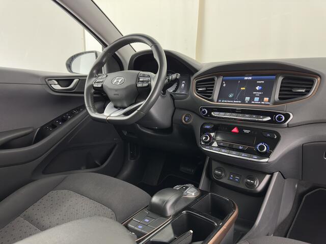 Hyundai IONIQ Comfort EV (INCL-BTW) Aut. *ADAPTIVE-CRUISE | DIGI-COCKPIT | SHIFTPADDLES | LANE-ASSIST | CCS-FASTLOADER | CRUISE | CAMERA | KEYLESS | DAB+ | NAVI-FULLMAP | ECC | PDC | 16"*