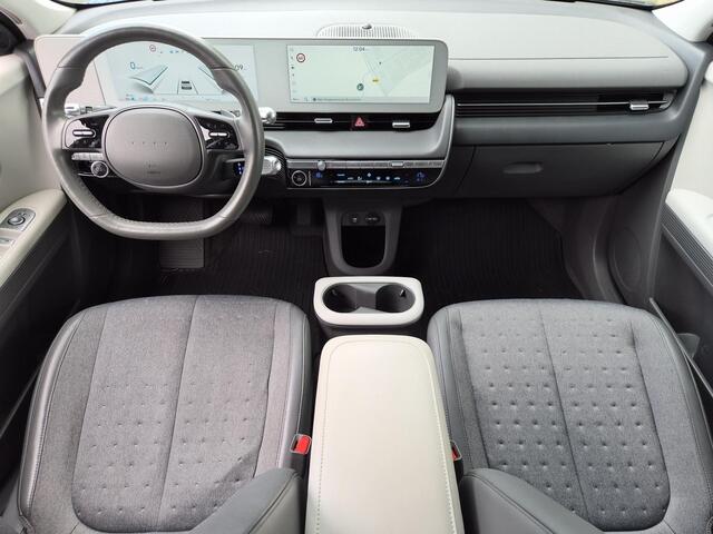Hyundai IONIQ 5 Connect 77.4 kWh / SOH 100% / Fabrieksgarantie tot 03-2028 / Dealer onderhouden / CCS snelladen / Warmtepomp / Trekgewicht 1600 kg / WLTP bereik 507 km bereik stad 507 km / Stuur- Stoel & Achterbank verwarming / Achteruitrijcamera / Elektrische achterkl