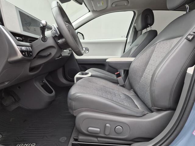 Hyundai IONIQ 5 Connect 77.4 kWh / SOH 100% / Fabrieksgarantie tot 03-2028 / Dealer onderhouden / CCS snelladen / Warmtepomp / Trekgewicht 1600 kg / WLTP bereik 507 km bereik stad 507 km / Stuur- Stoel & Achterbank verwarming / Achteruitrijcamera / Elektrische achterkl