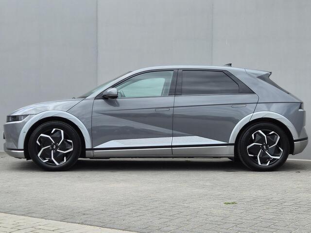 Hyundai IONIQ 5 Lounge 77.4 kWh / SOH 99% / Dealer onderhouden / Fabrieksgarantie tot 04-2028 / Trekhaak afneembaar / CCS snelladen / Rondomzicht camera / Trekgewicht 1600 kg / Stuur- Stoel & Achterbank verwarming / Adaptief cruise control / Stoelventilatie / Elektrisc