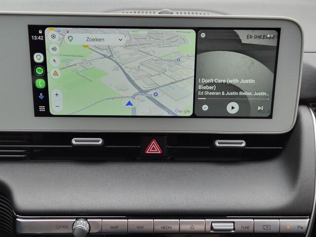 Hyundai IONIQ 5 Lounge 77.4 kWh / SOH 99% / Dealer onderhouden / Fabrieksgarantie tot 04-2028 / Trekhaak afneembaar / CCS snelladen / Rondomzicht camera / Trekgewicht 1600 kg / Stuur- Stoel & Achterbank verwarming / Adaptief cruise control / Stoelventilatie / Elektrisc