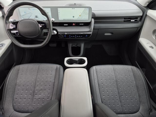 Hyundai IONIQ 5 Connect 73kWh / SOH 100% / Fabrieksgarantie tot 05-2027 / Trekgewicht 1600 kg / CCS snelladen / Warmtepomp / WLTP bereik 481 km bereik stad 686 km / Stuur- Stoel & Achterbank verwarming / Adaptief cruise control /