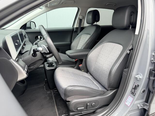 Hyundai IONIQ 5 Connect 77.4 kWh / Volledig LED / Stoelverwarming Voor + Achter / Stuurverwarming / Dynamische Navigatie / Achteruitrijcamera / Elek. Bedienbare Voorstoelen / Climate Control / Parkeersensoren Voor + Achter /
