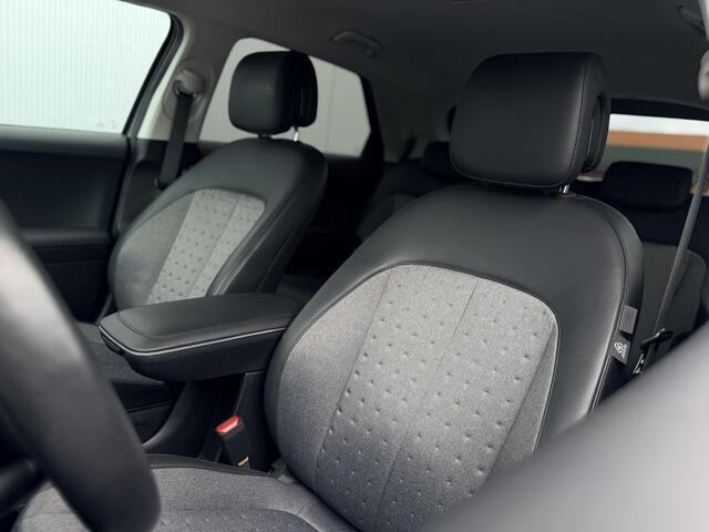 Hyundai IONIQ 5 Connect 77.4 kWh / Volledig LED / Stoelverwarming Voor + Achter / Stuurverwarming / Dynamische Navigatie / Achteruitrijcamera / Elek. Bedienbare Voorstoelen / Climate Control / Parkeersensoren Voor + Achter /