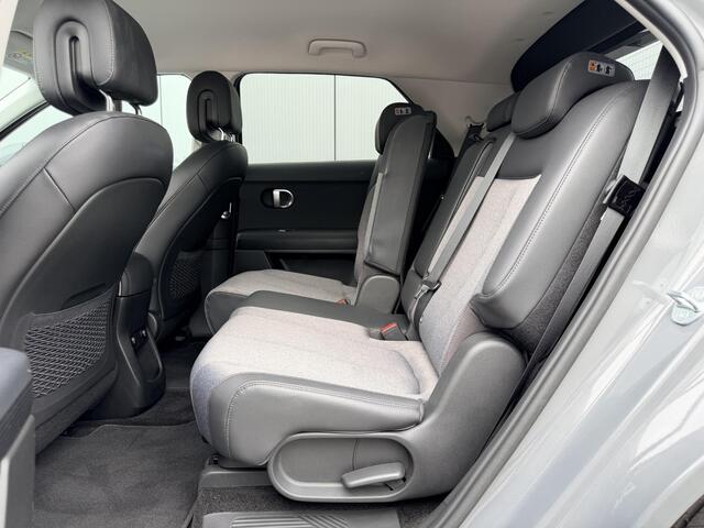 Hyundai IONIQ 5 Connect 77.4 kWh / Volledig LED / Stoelverwarming Voor + Achter / Stuurverwarming / Dynamische Navigatie / Achteruitrijcamera / Elek. Bedienbare Voorstoelen / Climate Control / Parkeersensoren Voor + Achter /