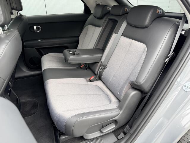 Hyundai IONIQ 5 Connect 77.4 kWh / Volledig LED / Stoelverwarming Voor + Achter / Stuurverwarming / Dynamische Navigatie / Achteruitrijcamera / Elek. Bedienbare Voorstoelen / Climate Control / Parkeersensoren Voor + Achter /