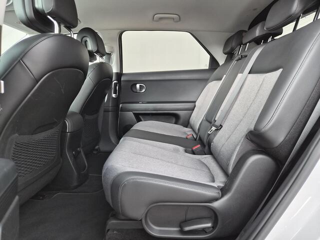 Hyundai IONIQ 5 Connect 77.4 kWh / SOH 100% / Trekgewicht 1600 kg / CCS snelladen / Warmtepomp / Rondomzicht camera / Stuur- Stoel & Achterbank verwarming / Adaptief cruise control / Draadloze telefoon lader / Apple Carplay Android Auto /