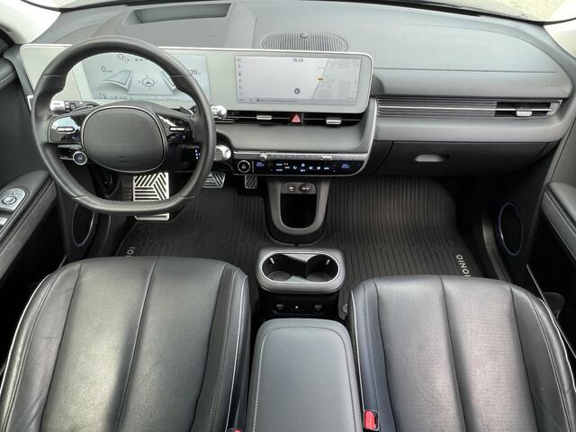 Hyundai IONIQ 5 Lounge 73kWh / Fabrieksgarantie tot 05-2028 / Leder / Elektrische stoelen & klep / Stoelventilatie / Stuur-, stoel- en achterbank-verwarming / Camera 360° / HUD / Navi / Apple Carplay Android / 19" LM wielen /