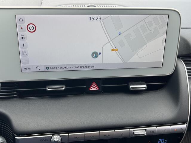 Hyundai IONIQ 5 Lounge 73kWh / Fabrieksgarantie tot 05-2028 / Leder / Elektrische stoelen & klep / Stoelventilatie / Stuur-, stoel- en achterbank-verwarming / Camera 360° / HUD / Navi / Apple Carplay Android / 19" LM wielen /