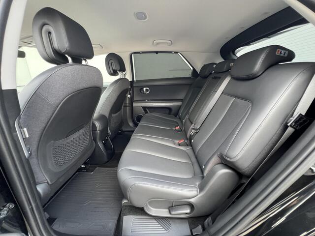 Hyundai IONIQ 5 Lounge 73kWh / Fabrieksgarantie tot 05-2028 / Leder / Elektrische stoelen & klep / Stoelventilatie / Stuur-, stoel- en achterbank-verwarming / Camera 360° / HUD / Navi / Apple Carplay Android / 19" LM wielen /