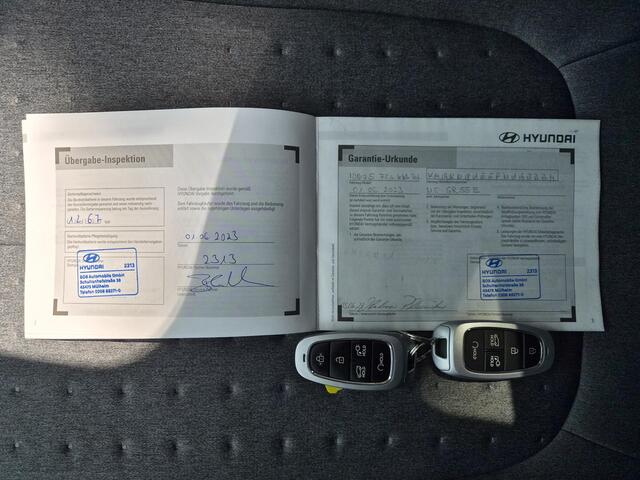 Hyundai IONIQ 5 Connect 77.4 kWh / SOH 98% / Dealer onderhouden / Fabrieksgarantie tot 06-2028 / Trekgewicht 1600 kg / CCS snelladen / Warmtepomp / Stuur- Stoel & Achterbank verwarming / Adaptief cruise control / Keyless Entry/Start / Achteruitrijcamera /