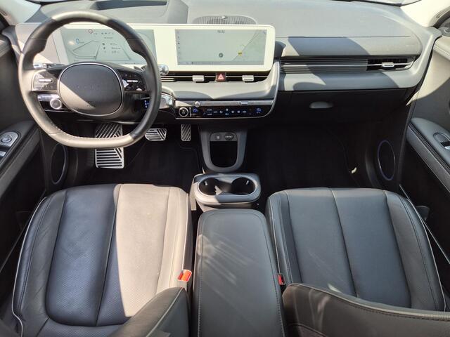 Hyundai IONIQ 5 Lounge 77.4 kWh / SOH 100% / Fabrieksgarantie tot 12-2027 / Dealer onderhouden / Trekhaak afneembaar / CCS snelladen / Warmtepomp / Head Up Display / Rondomzicht camera / Trekgewicht 1600 kg / Stuur- Stoel & Achterbank verwarming / Elektrische achterkle