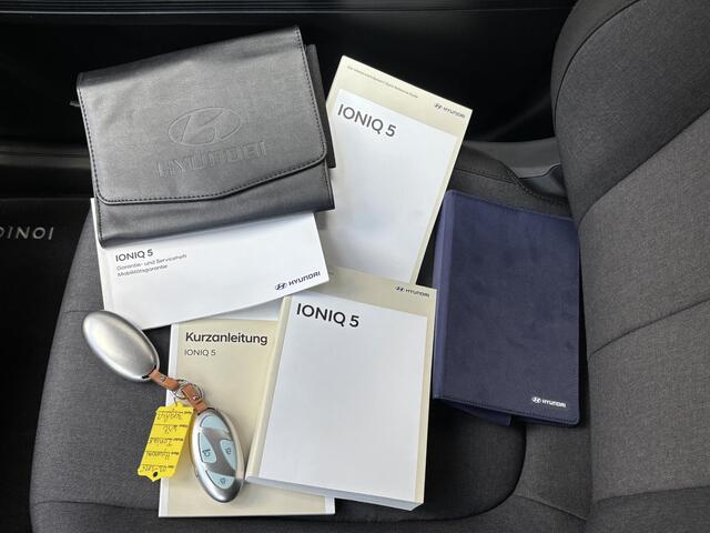 Hyundai IONIQ 5 Connect+ 84 kWh / Fabrieksgarantie tot 03-2030 / SOH 99,1% / Stoel en stuurverwarming / Elektrische voorstoelen / Navigatie / Appel carplay / Android auto / Achteruitrijcamera / Rondom sensoren /
