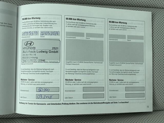 Hyundai IONIQ 5 Connect+ 77.4 kWh / Dealer onderhouden / Fabrieksgarantie tot 01-2029 / CCS snelladen / All season banden / Elektrische achterklep / Rondomzicht camera / Warmtepomp / Climate control / Stuur- Stoel & Achterbank verwarming / Adaptief cruise control /