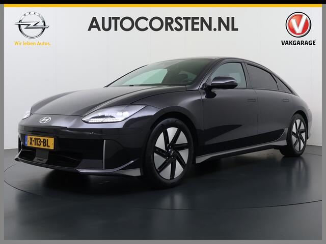 Hyundai IONIQ 6 77.4kWh 229PK Trekhaak SOH 100% Warmtepomp Adap.Cruise Head-Up Stoel+Achterbank+Stuur Verwarming Camera Navi Pdc Apple Carplay Android Auto Ecc Connect Elek. Achterklep Privacy Glas Lmv Led Lane Assist 1.500KG Trekgewicht 1e Eigenaar Origineel Nederlandse Auto