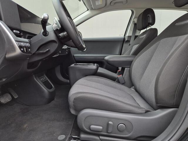 Hyundai IONIQ 5 Connect 84 kWh / Accu SoH 99,2 % / Fabrieksgarantie tot 04-2030 / CCS snelladen / 19" LM wielen & All Season banden / 1.600 kg Trekgewicht / Elektrische achterklep / Stuur & Stoelverwarming / Warmtepomp / Achteruitrijcamera / Adaptief cruise control /