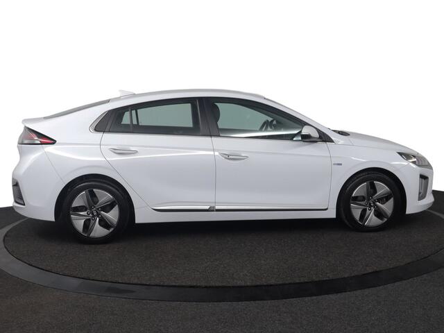 Hyundai IONIQ 1.6 GDi Premium - Plus | Stoelverwarming/Ventilatie | Navigatie | Stuurwiel verwarming | Cruise control adaptief met stop&go |