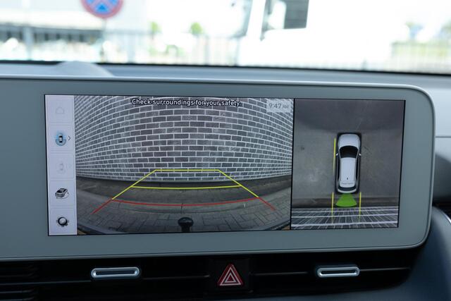 Hyundai IONIQ 5 Lounge 73kWh | Trekhaak | Warmtepomp | Panoramadak | 360 Graden Camera | Lederen Bekleding | Stoelventilatie | Stoelverwarming voor en achter | Keyless Entry | Elektrische Achterklep | Cruise Control Adaptief | Dodehoekdetectie | Navigatie | Apple Carplay | Android Auto
