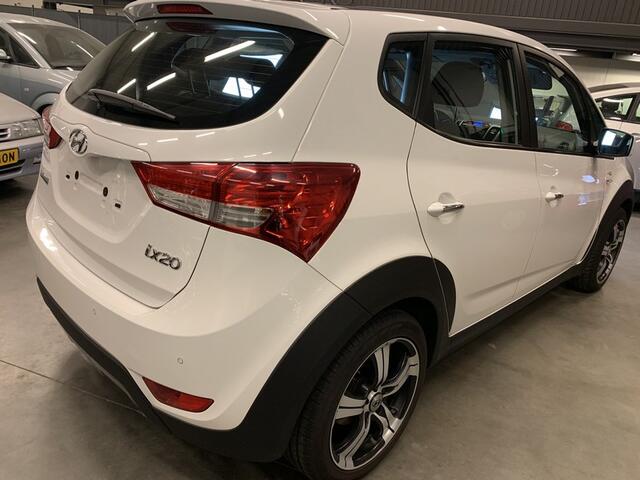 Hyundai IX20 1.4i Crossline X | Zeldzame uitvoering | Panoramadak | PDC | 2016 Etc.