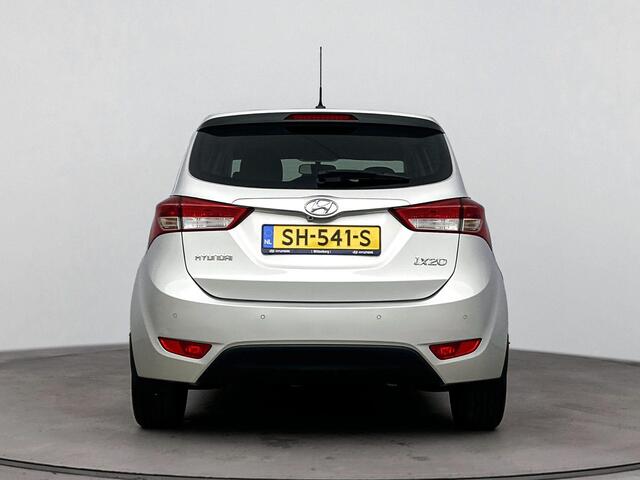 Hyundai IX20 1.4i Go! | Navigatie | achteruit camera | Airco | Cruise Controle |