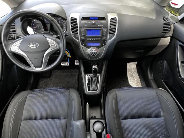 Hyundai IX20 1.6i Go! Automaat / Dealer onderhouden / Climate Control / Stuur- en stoelverwarming / Radio CD MP3 speler / In hoogte verstelbare bestuurdersstoel / All Season banden / 16" LM wielen /
