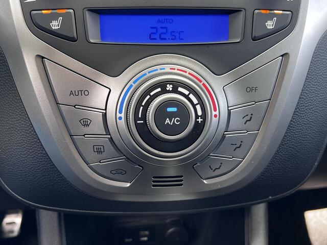Hyundai IX20 1.6i Go! Automaat / Dealer onderhouden / Climate Control / Stuur- en stoelverwarming / Radio CD MP3 speler / In hoogte verstelbare bestuurdersstoel / All Season banden / 16" LM wielen /
