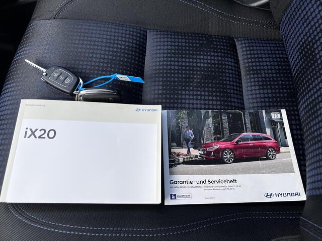 Hyundai IX20 1.6i Go! Automaat / Dealer onderhouden / Climate Control / Stuur- en stoelverwarming / Radio CD MP3 speler / In hoogte verstelbare bestuurdersstoel / All Season banden / 16" LM wielen /