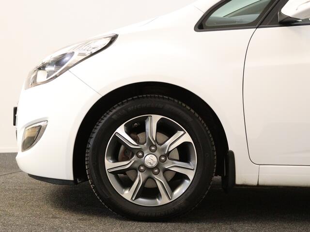 Hyundai IX20 1.6i Premium | Trekhaak | Panoramdak | Navigatie |