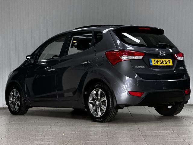 Hyundai IX20 1.6i Premium/ 125pk/ Automaat/ 16'' LMV/ Panorama-Dak/ Camera/ Stoel + Stuurverw./ Navi/ Clima/ Cruise/ Elek. pakket/ Isofix/ Bluetooth/ Armsteun/ Multi. LEDER. Stuur/ Mistl./ PDC/ Extra getint glas.